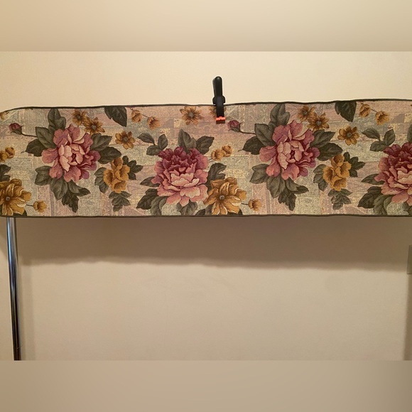 Vintage Rose Floral Tapestry Table Runner 70" x 13"  Linen Blend - Picture 2 of 9